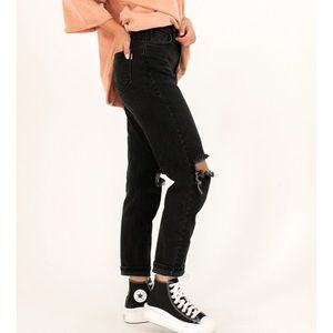 Mom jeans, stretchy in legs but waist doesn’t